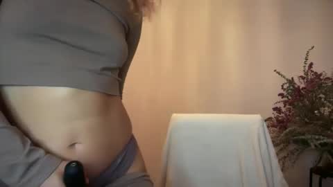 Snapshot of reddgirll chatting on October 21, 7:07 pm reddgirll online show from October 21, 7:07 pm