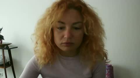 reddgirll online show from January 19, 11:45 am