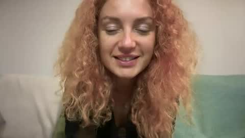 Snapshot of reddgirll chatting on October 26, 8:15 pm reddgirll online show from October 26, 8:15 pm