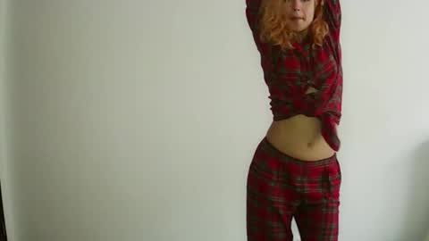 reddgirll online show from January 18, 9:24 am