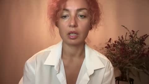 Snapshot of reddgirll chatting on October 18, 6:21 pm reddgirll online show from October 18, 6:21 pm