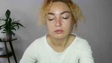 reddgirll online show from January 26, 3:25 pm