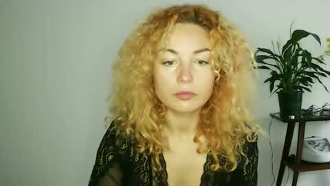 reddgirll online show from February 5, 8:11 am