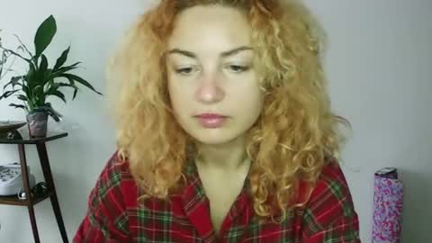 reddgirll online show from January 24, 10:43 am