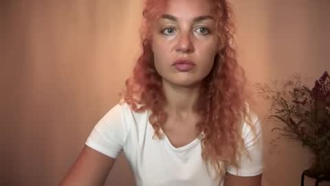 Snapshot of reddgirll chatting on October 20, 7:06 pm reddgirll online show from October 20, 7:06 pm