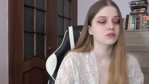 Snapshot of redhead_rabbit chatting on February 3, 2:14 am Lily online show from February 3, 2:14 am