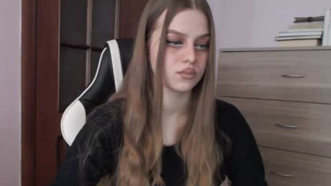 Lily online show from April 11, 2:50 am