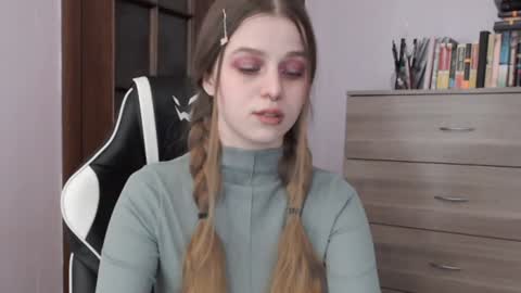 Snapshot of redhead_rabbit chatting on January 26, 3:38 am Lily online show from January 26, 3:38 am