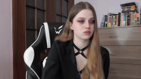 Snapshot of redhead_rabbit chatting on January 11, 2:41 am Lily online show from January 11, 2:41 am