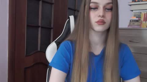 Lily online show from November 2, 2:26 am