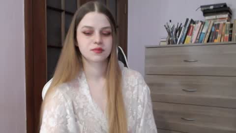 Snapshot of redhead_rabbit chatting on December 14, 2:44 am Lily online show from December 14, 2:44 am