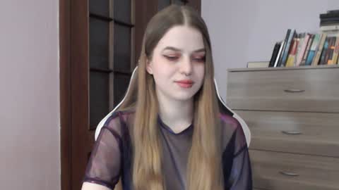 Snapshot of redhead_rabbit chatting on December 3, 2:45 am Lily online show from December 3, 2:45 am