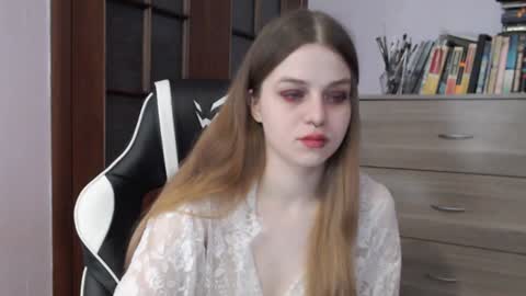 Snapshot of redhead_rabbit chatting on December 29, 3:11 am Lily online show from December 29, 3:11 am