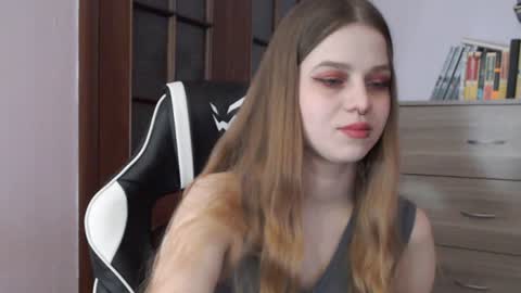 Snapshot of redhead_rabbit chatting on January 24, 2:39 am Lily online show from January 24, 2:39 am