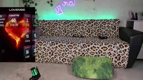 Snapshot of redhurrican chatting on October 1, 2:49 am RedHurrican online show from October 1, 2:49 am