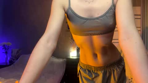 Stephanie online show from December 4, 10:39 am