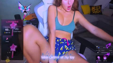 Snapshot of reggiemeow chatting on October 29, 1:54 am reggieMeow online show from October 29, 1:54 am