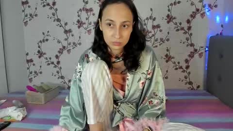 Snapshot of reginamoon12 chatting on October 17, 5:27 pm Alisa online show from October 17, 5:27 pm