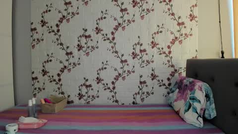 Snapshot of reginamoon12 chatting on March 1, 7:30 am Alisa online show from March 1, 7:30 am