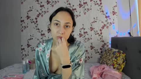 Snapshot of reginamoon12 chatting on February 16, 7:15 am Alisa online show from February 16, 7:15 am