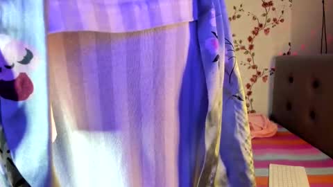 Snapshot of reginamoon12 chatting on September 28, 5:29 pm Alisa online show from September 28, 5:29 pm