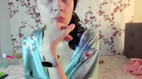 Snapshot of reginamoon12 chatting on October 9, 11:25 am Alisa online show from October 9, 11:25 am