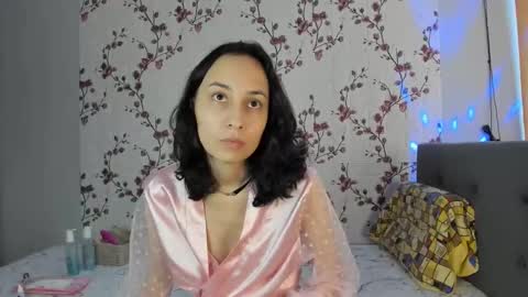 Snapshot of reginamoon12 chatting on February 17, 7:58 am Alisa online show from February 17, 7:58 am