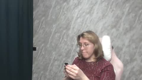 Snapshot of reginasmilee chatting on January 20, 11:24 am Regina online show from January 20, 11:24 am