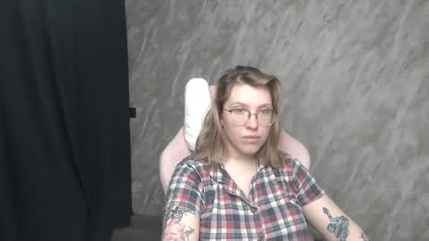 Snapshot of reginasmilee chatting on January 23, 2:44 am Regina online show from January 23, 2:44 am