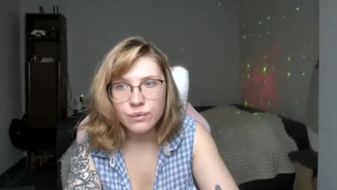 Snapshot of reginasmilee chatting on January 12, 1:37 pm Regina online show from January 12, 1:37 pm