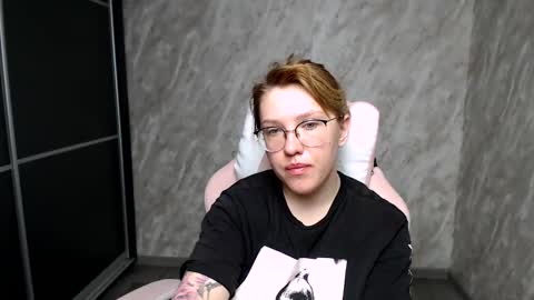 Snapshot of reginasmilee chatting on March 10, 2:17 am Regina online show from March 10, 2:17 am