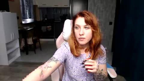 Snapshot of reginasmilee chatting on October 7, 9:57 am Regina online show from October 7, 9:57 am