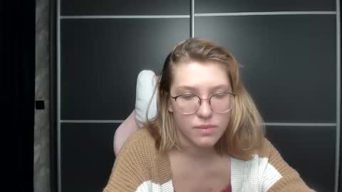 Snapshot of reginasmilee chatting on January 27, 2:31 am Regina online show from January 27, 2:31 am