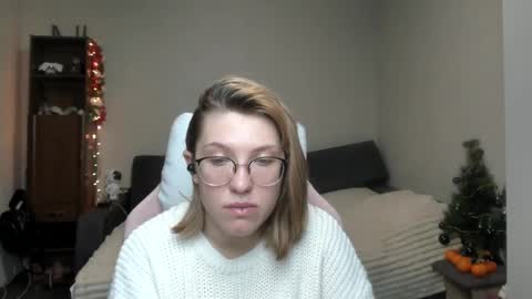 Snapshot of reginasmilee chatting on January 4, 2:14 pm Regina online show from January 4, 2:14 pm