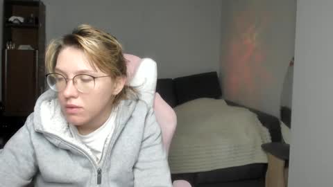 Snapshot of reginasmilee chatting on January 14, 3:43 am Regina online show from January 14, 3:43 am