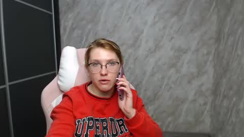 Snapshot of reginasmilee chatting on February 19, 4:00 pm Regina online show from February 19, 4:00 pm