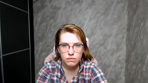 Snapshot of reginasmilee chatting on March 8, 2:32 am Regina online show from March 8, 2:32 am