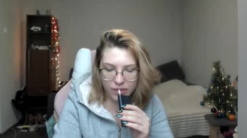 Snapshot of reginasmilee chatting on January 11, 2:52 am Regina online show from January 11, 2:52 am