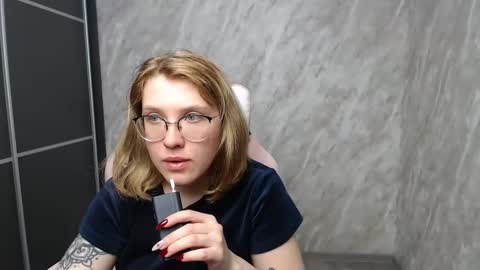Snapshot of reginasmilee chatting on February 22, 6:04 pm Regina online show from February 22, 6:04 pm