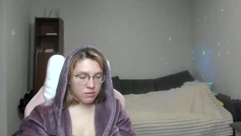 Snapshot of reginasmilee chatting on January 18, 4:37 am Regina online show from January 18, 4:37 am
