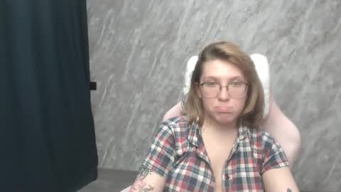 Snapshot of reginasmilee chatting on January 21, 1:22 pm Regina online show from January 21, 1:22 pm