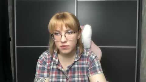 Snapshot of reginasmilee chatting on February 7, 6:35 am Regina online show from February 7, 6:35 am
