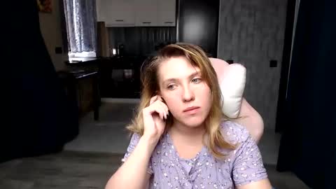 Snapshot of reginasmilee chatting on September 23, 11:52 am Regina online show from September 23, 11:52 am