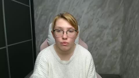 Snapshot of reginasmilee chatting on February 20, 3:30 pm Regina online show from February 20, 3:30 pm