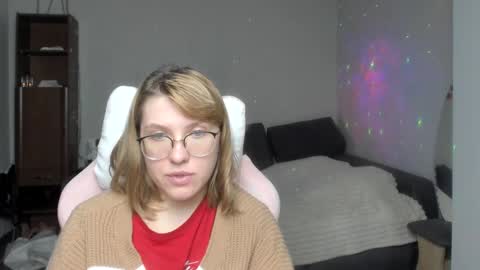 Snapshot of reginasmilee chatting on January 16, 3:23 am Regina online show from January 16, 3:23 am