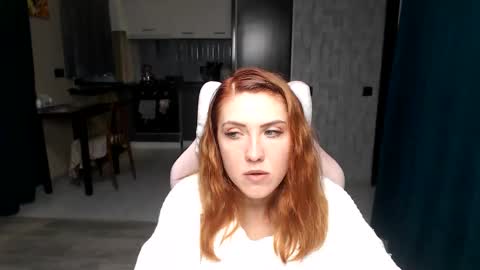 Snapshot of reginasmilee chatting on October 3, 5:56 am Regina online show from October 3, 5:56 am