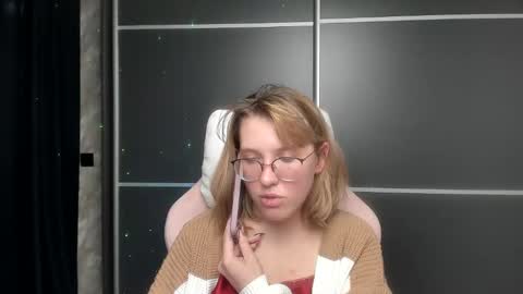 Snapshot of reginasmilee chatting on January 26, 3:25 pm Regina online show from January 26, 3:25 pm