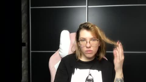 Snapshot of reginasmilee chatting on January 28, 2:00 am Regina online show from January 28, 2:00 am