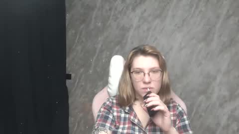Snapshot of reginasmilee chatting on January 22, 2:15 am Regina online show from January 22, 2:15 am
