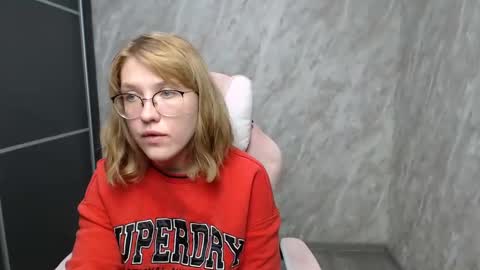 Snapshot of reginasmilee chatting on February 24, 3:31 pm Regina online show from February 24, 3:31 pm